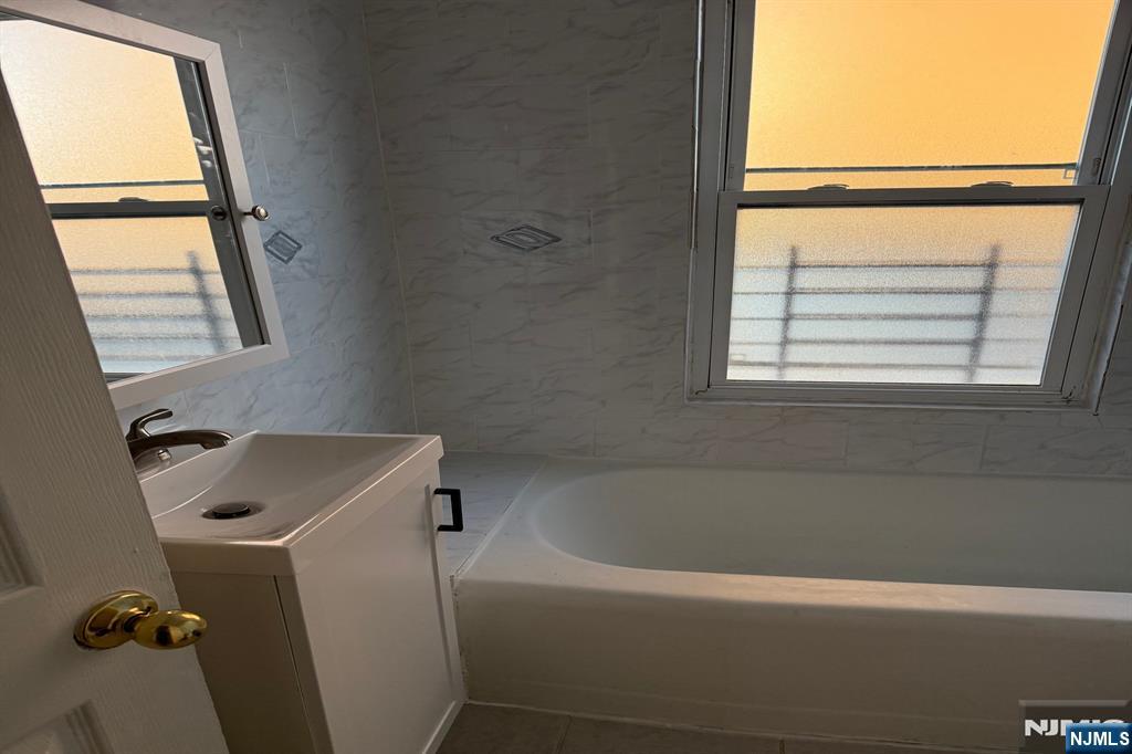 476 Main Street, Unit 2CD Fort Lee, NJ 07024 - Photo 4 of 8