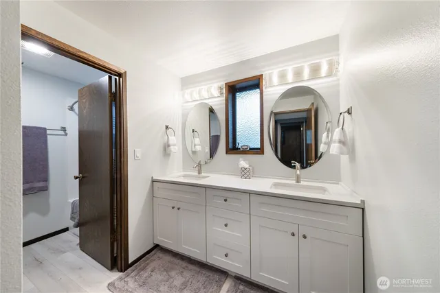 a en suite bathroom with a toilet sink and mirror