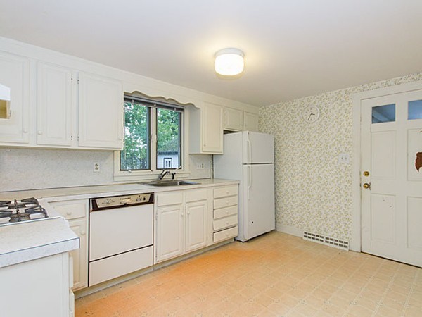 57 Wheelock Road Waltham, MA 02453 - Photo 3 of 17 Gallery Image 3