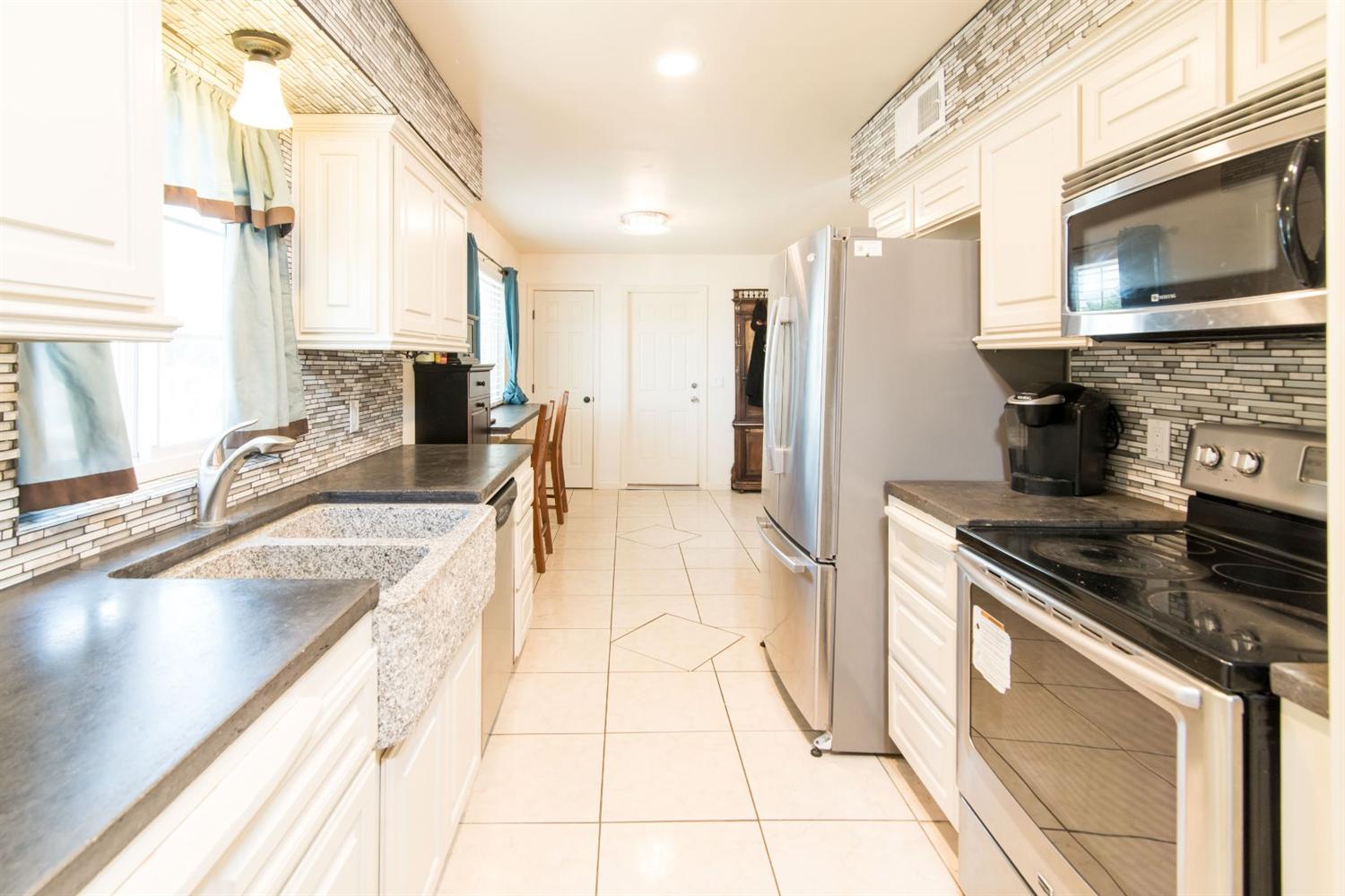 16240 Mark Road Madera, CA 93636 - Photo 6 of 21 Gallery Image 6