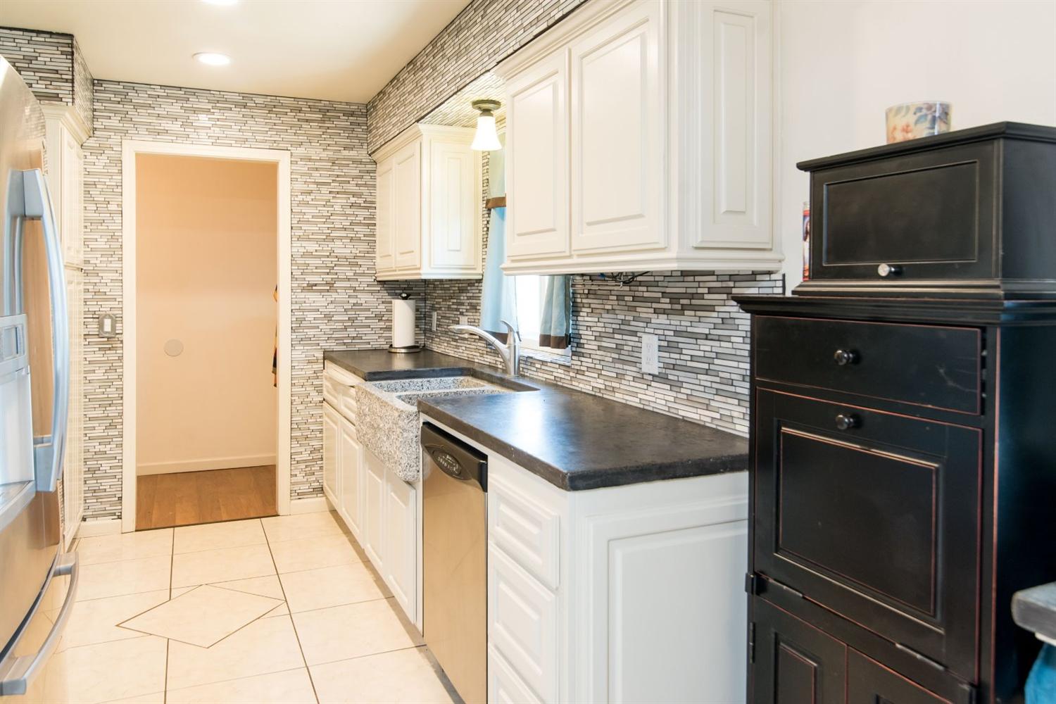 16240 Mark Road Madera, CA 93636 - Photo 7 of 21 Gallery Image 7