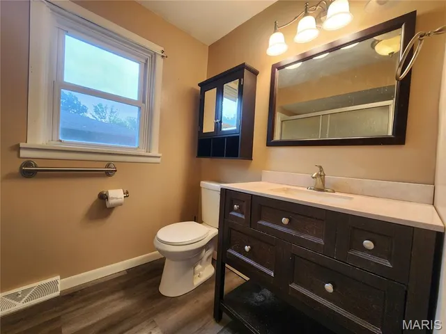 $229,000 | 2314 Fairview Drive, Alton, IL 62002