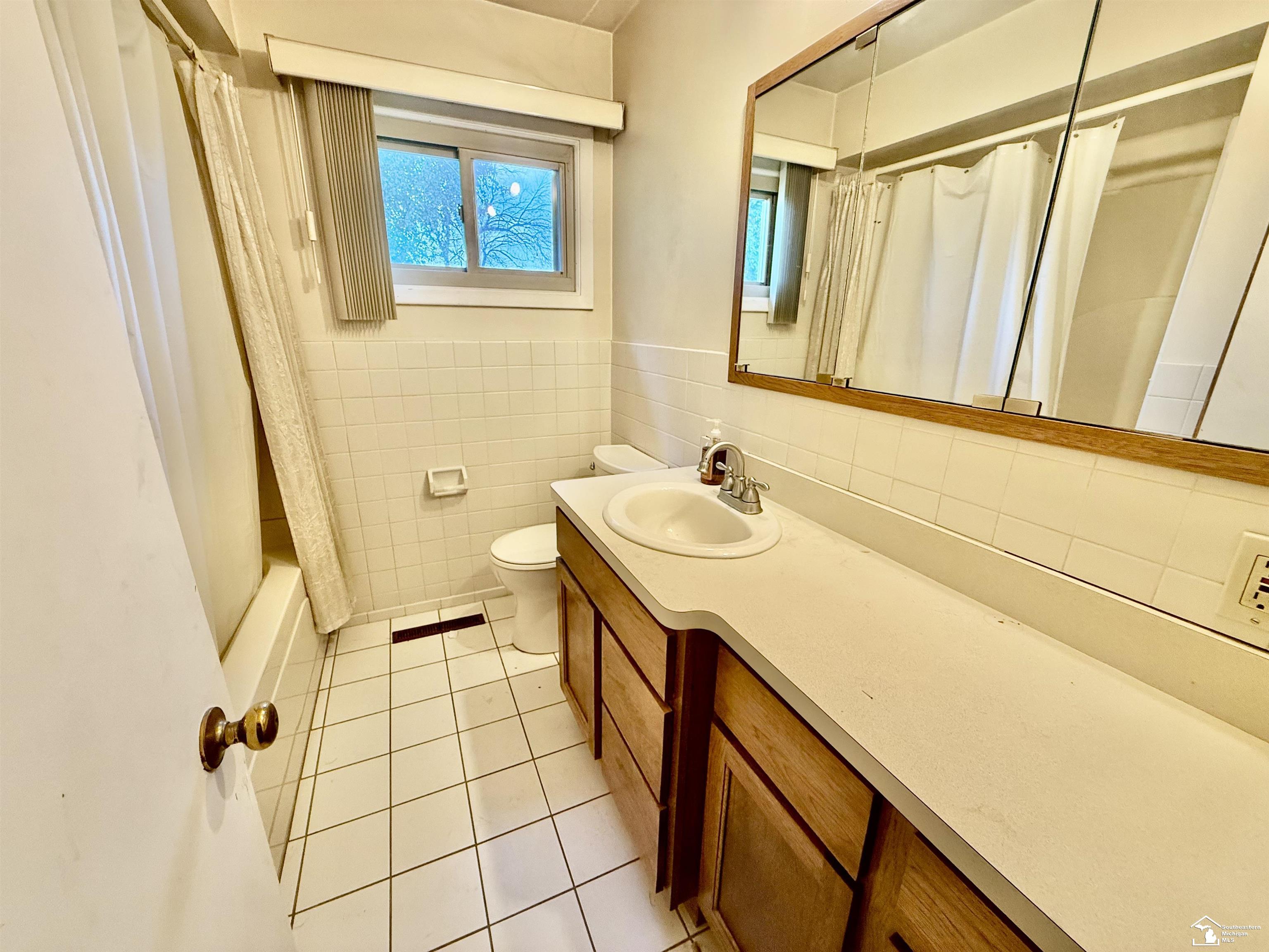 6859 Ann Arbor Road Dundee, MI 48131 - Photo 12 of 23