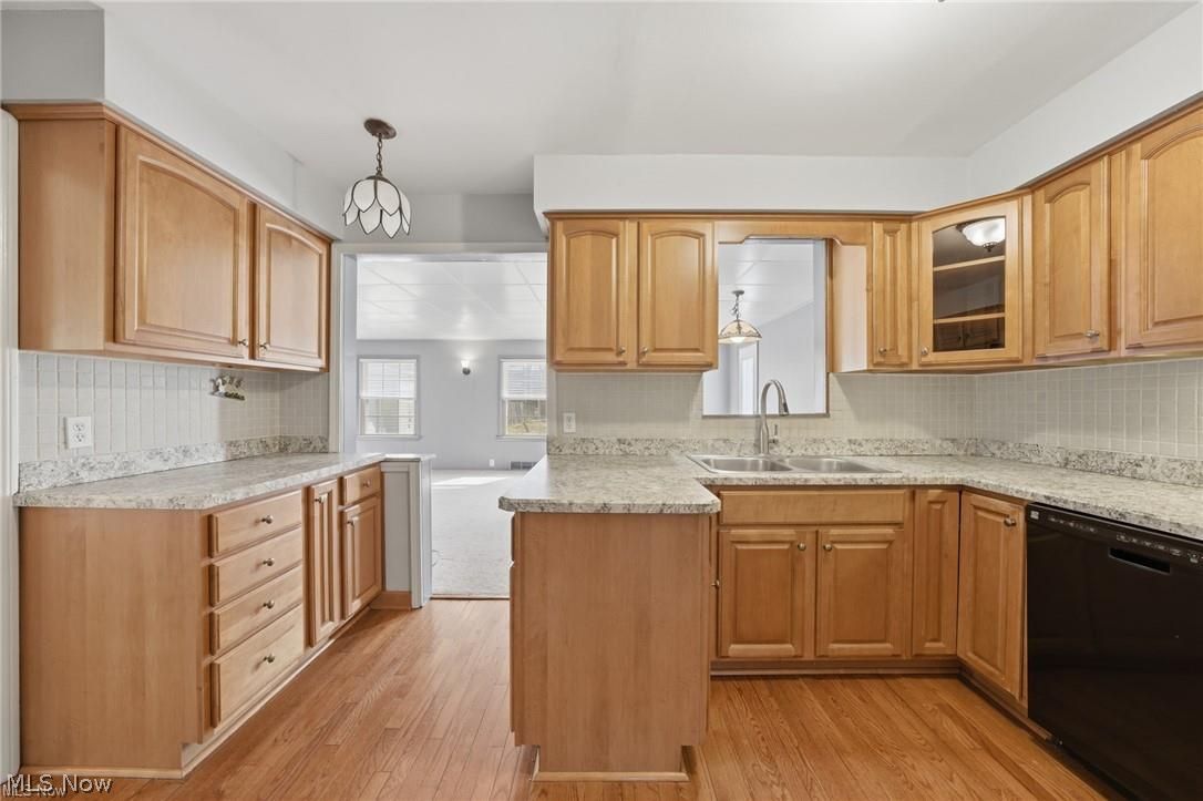 5284 Edenhurst Road Lyndhurst, OH 44124 - Photo 14 of 50