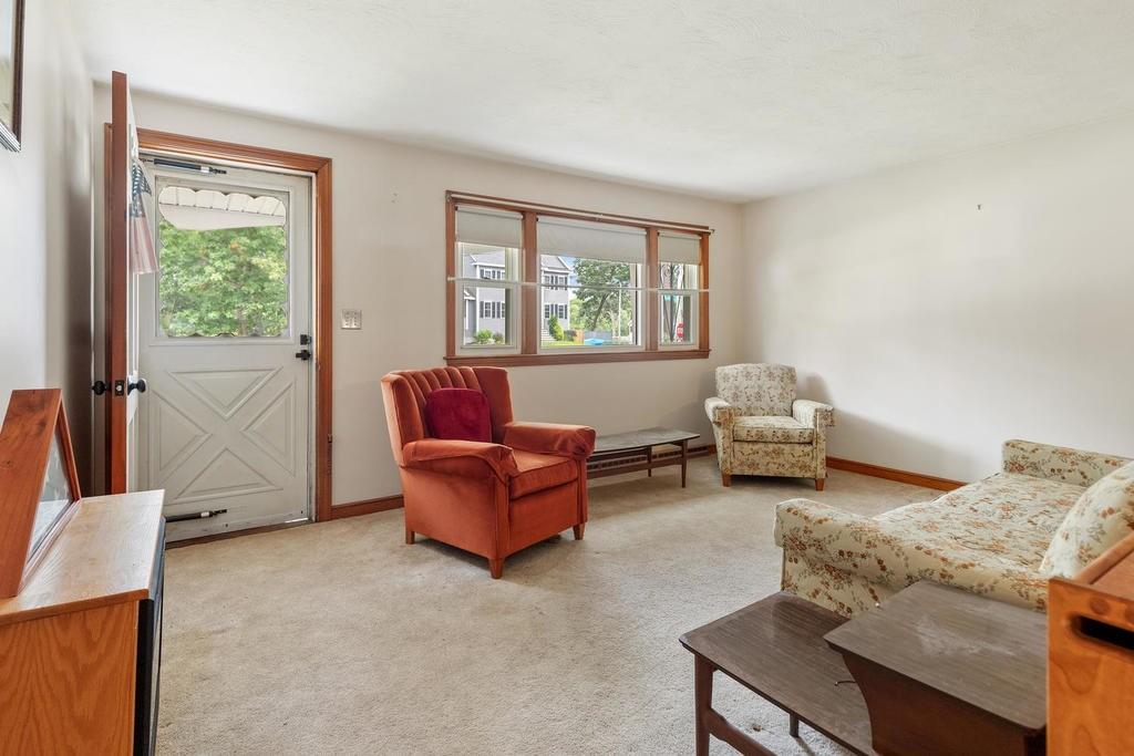 88 Bridle Road Billerica, MA 01821 - Photo 4 of 29 Gallery Image 4