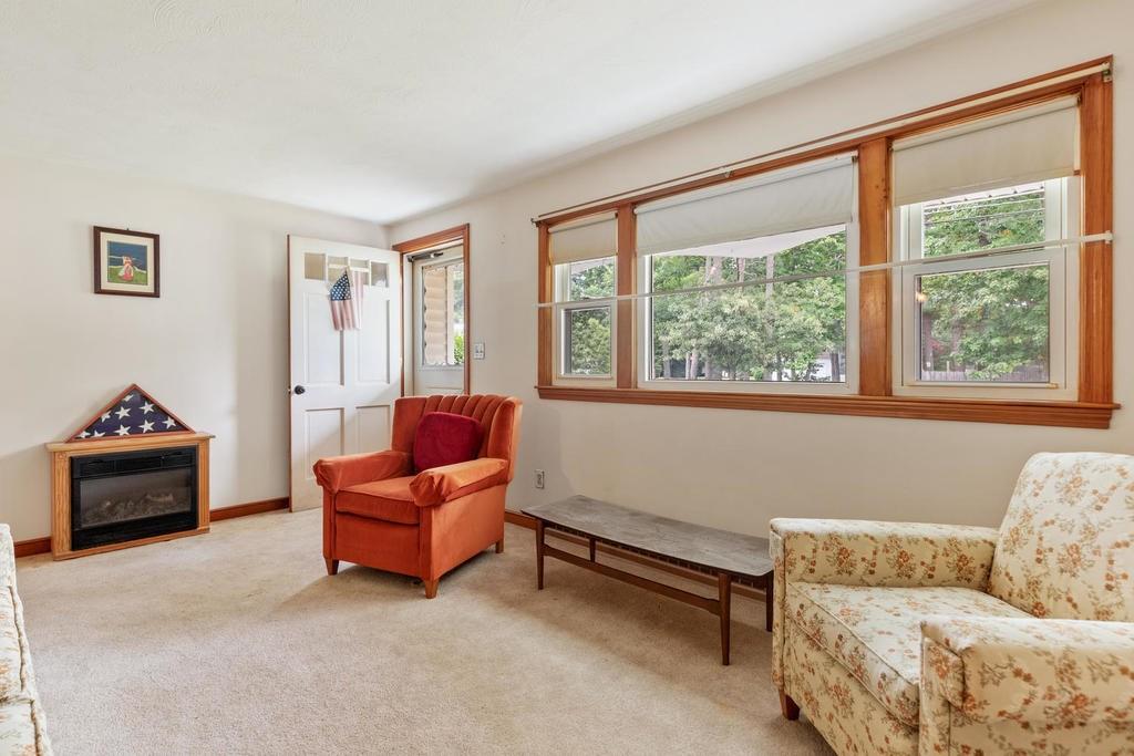 88 Bridle Road Billerica, MA 01821 - Photo 6 of 29 Gallery Image 6