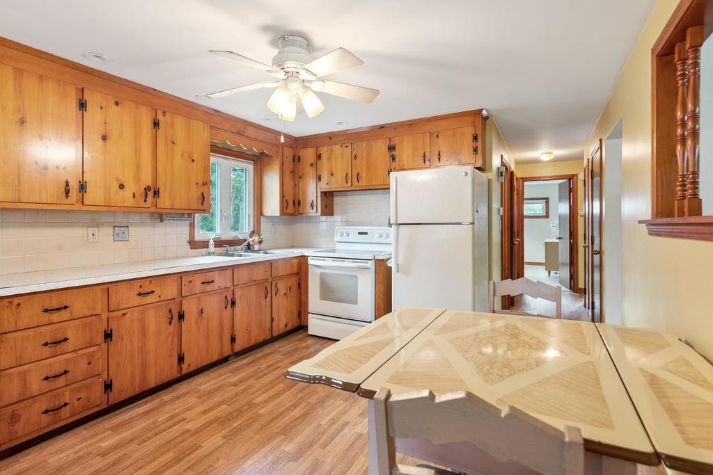 88 Bridle Road Billerica, MA 01821 - Photo 9 of 29 Gallery Image 9