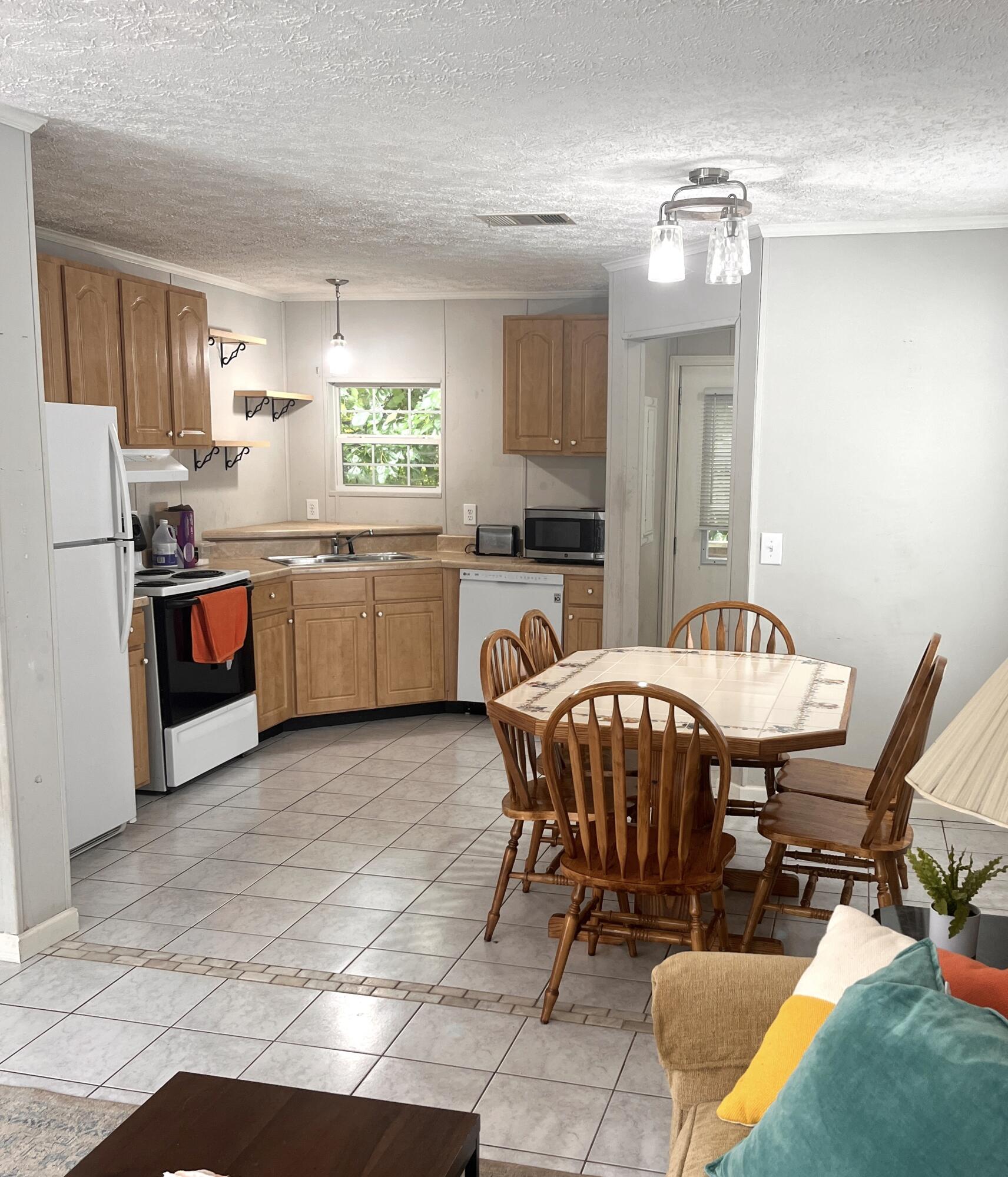 991 Rochelle Avenue Charleston, SC 29407 - Photo 5 of 13 IMG_2532