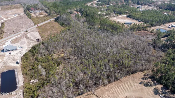 a view of a dry yard
