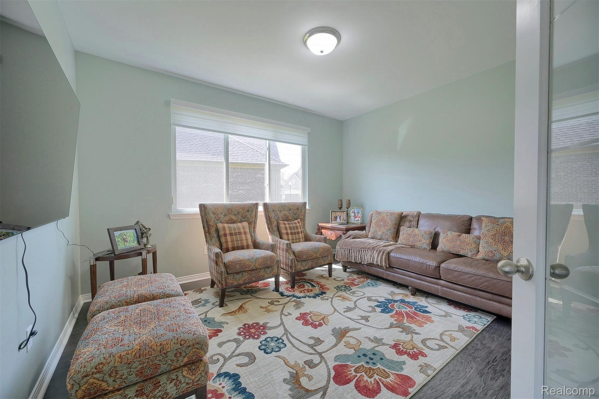 3816 Somerset Circle Rochester, MI 48309 - Photo 4 of 34 4-Library.jpg