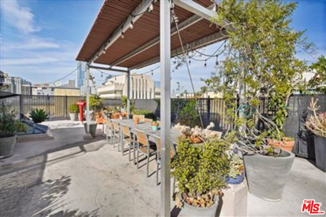 108 West 2nd Street, Unit 708 Los Angeles, CA 90012 - Photo 27 of 40 a view of a patio with table and chairs potted plants