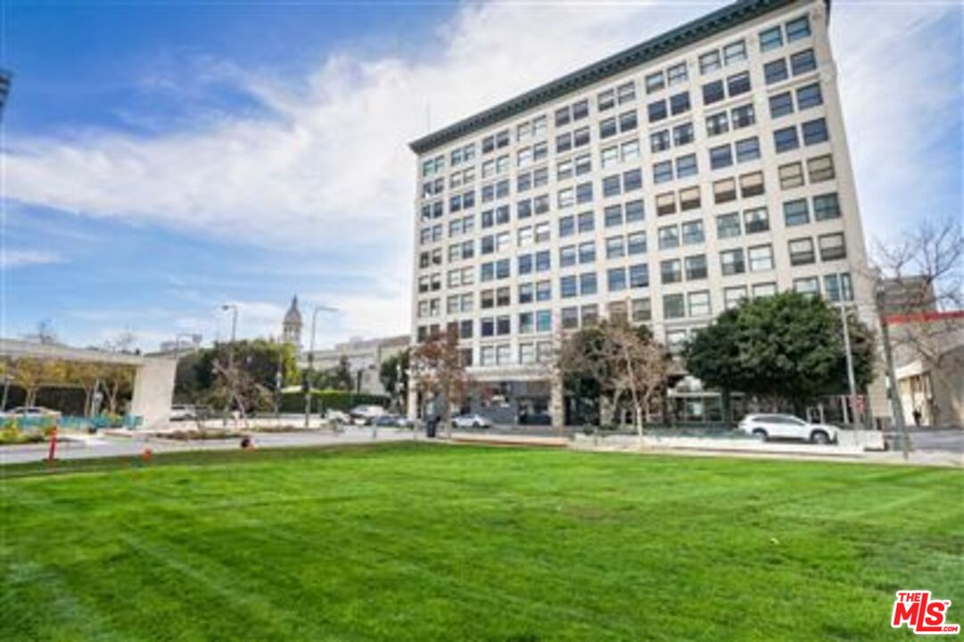 108 West 2nd Street, Unit 708 Los Angeles, CA 90012 - Photo 37 of 40 a view of building with outdoor space