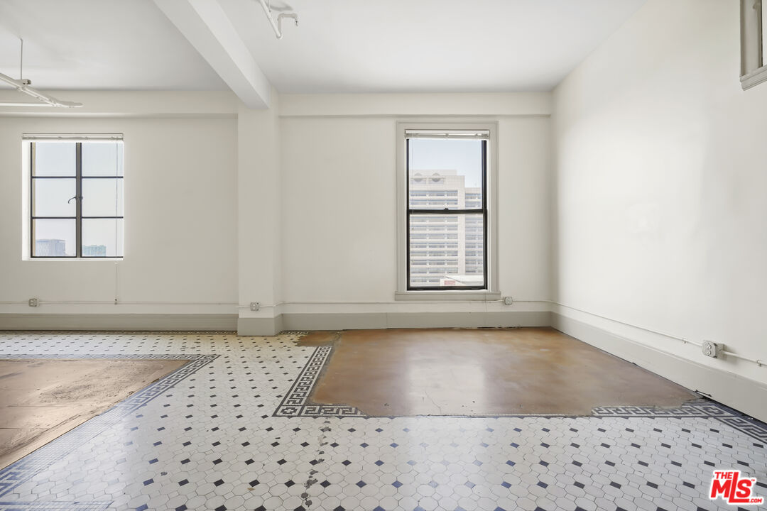 108 West 2nd Street, Unit 708 Los Angeles, CA 90012 - Photo 4 of 40 an empty room with windows