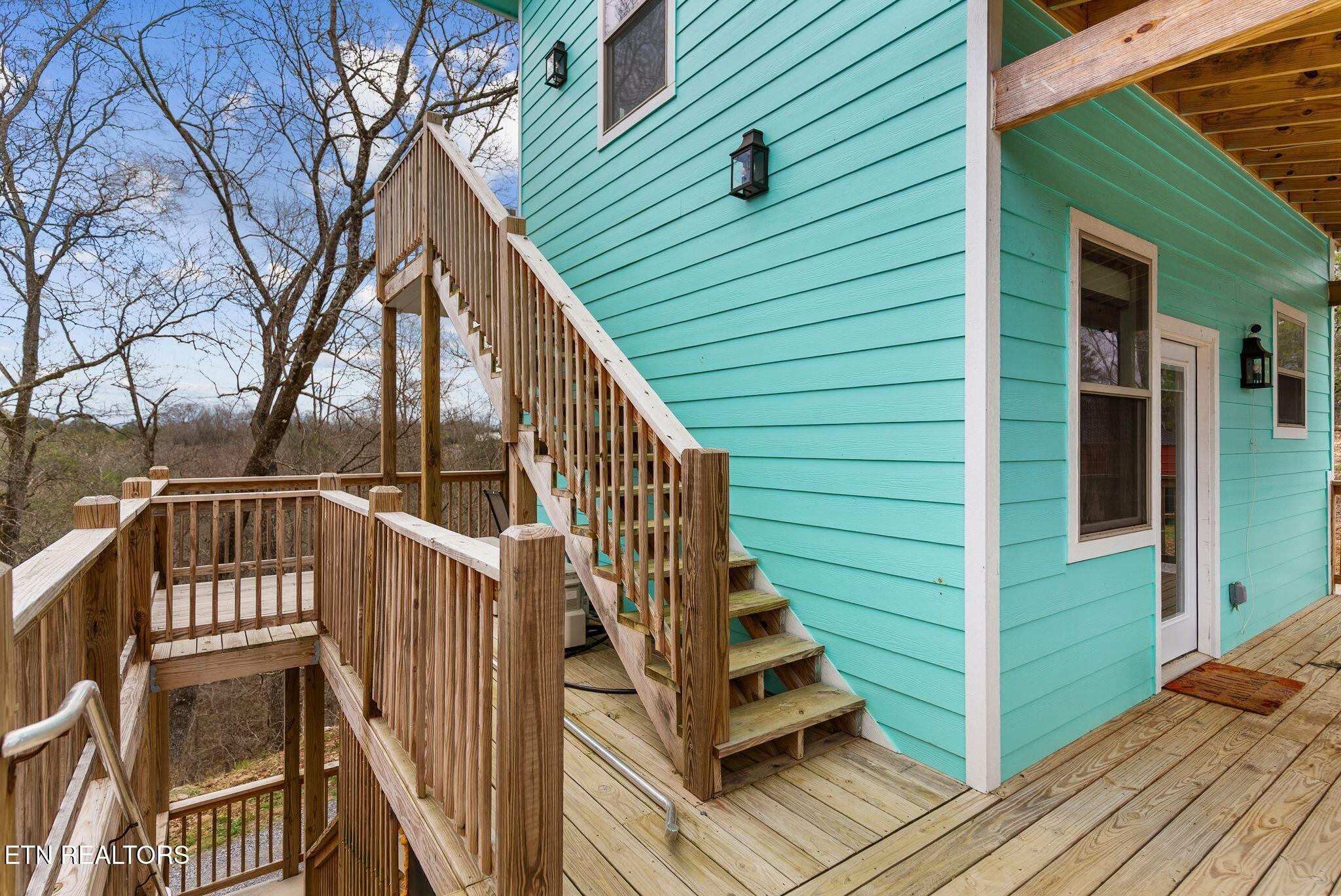 197 Ruth Lane Sevierville, TN 37862 - Photo 31 of 42 porch stairs2