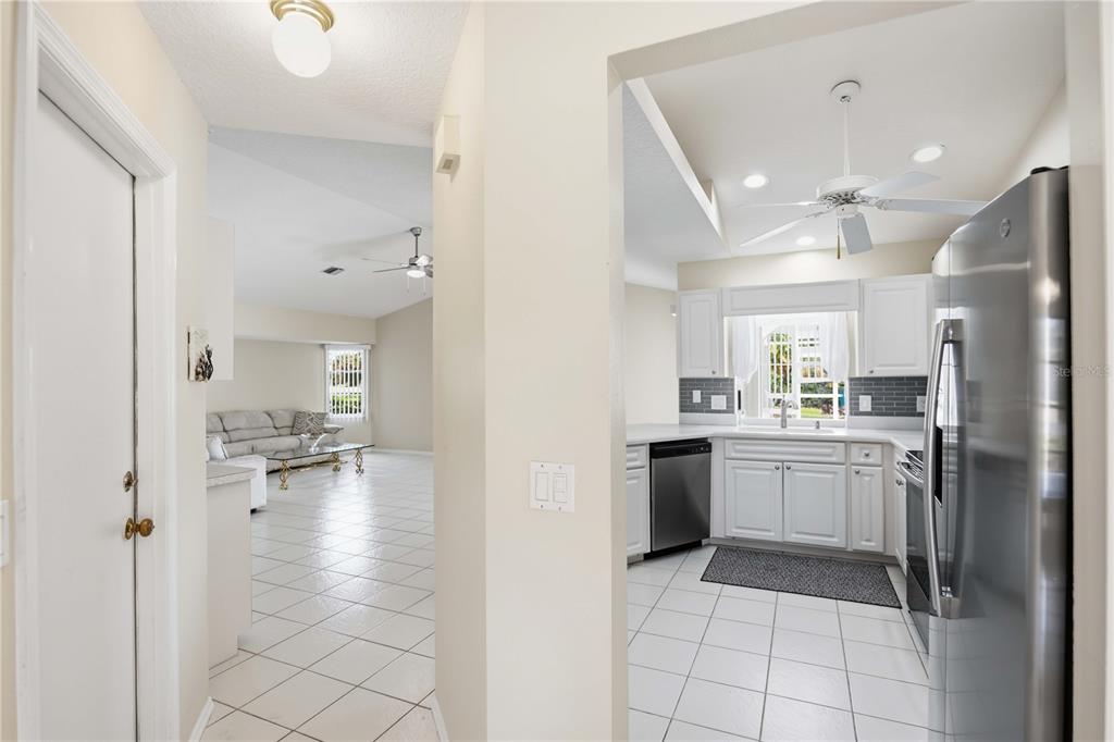 63 Clubhouse Road Rotonda West, FL 33947 - Photo 12 of 60 Gallery Image 12