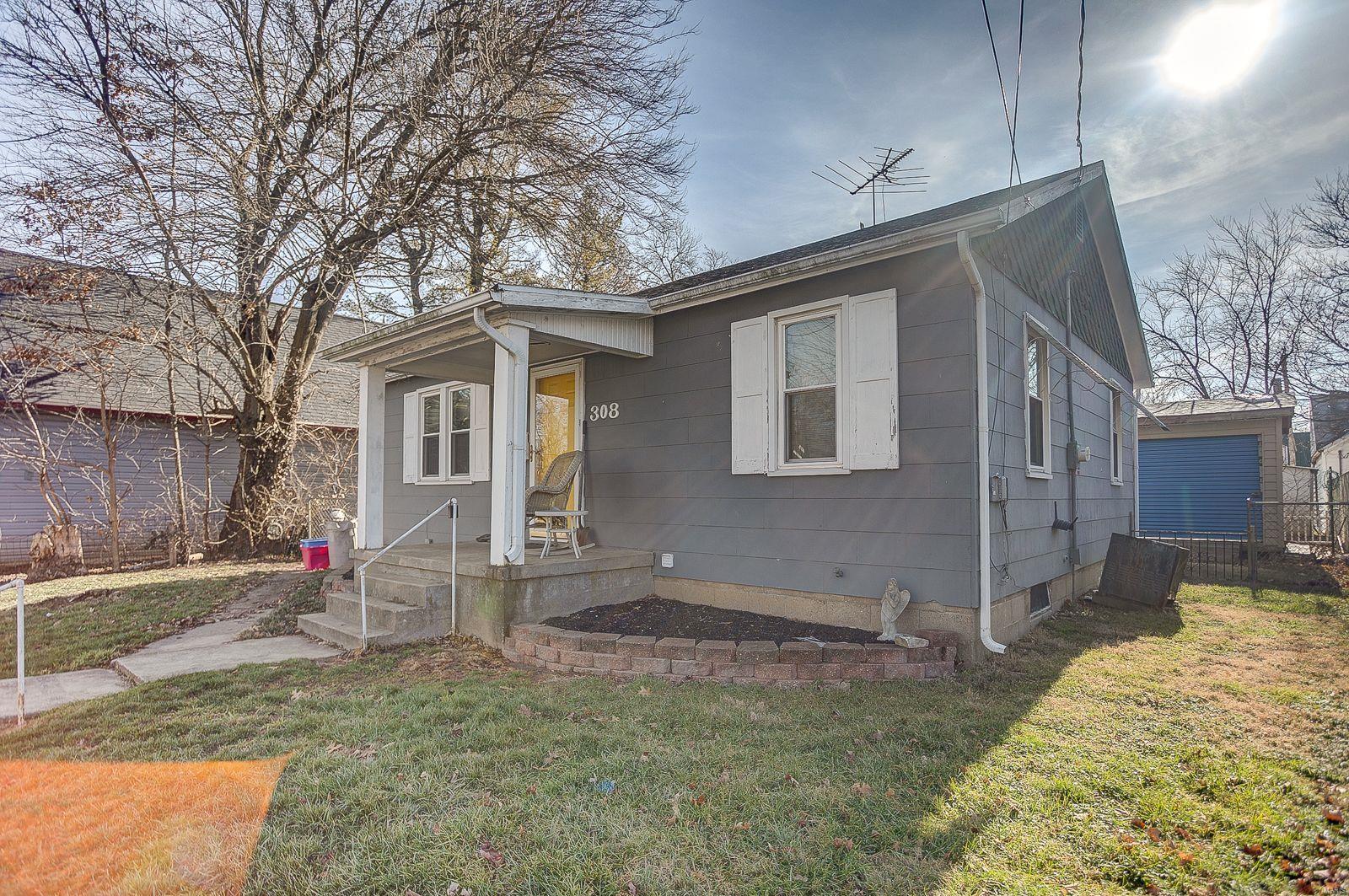 308 Flower Street Waterloo, IL 62298 - Photo 3 of 16