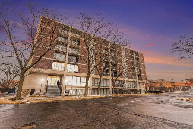 $119,900 | 1043 South York Road, Unit 202, Bensenville, IL 60106