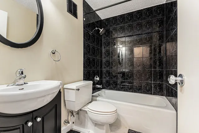 $119,900 | 1043 South York Road, Unit 202, Bensenville, IL 60106