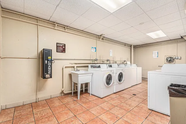 $119,900 | 1043 South York Road, Unit 202, Bensenville, IL 60106