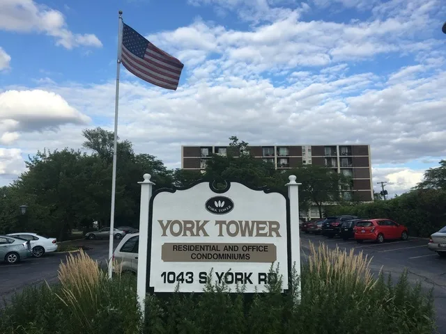 $119,900 | 1043 South York Road, Unit 202, Bensenville, IL 60106