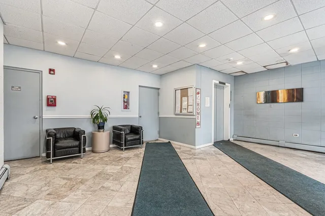 $119,900 | 1043 South York Road, Unit 202, Bensenville, IL 60106