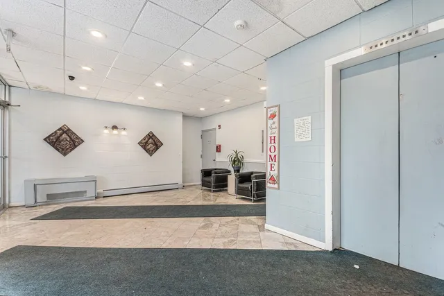 $119,900 | 1043 South York Road, Unit 202, Bensenville, IL 60106