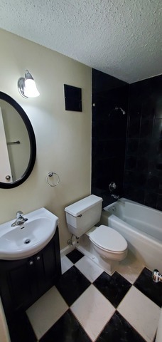 1043 South York Road, Unit 202 Bensenville, IL 60106 - Photo 7 of 14