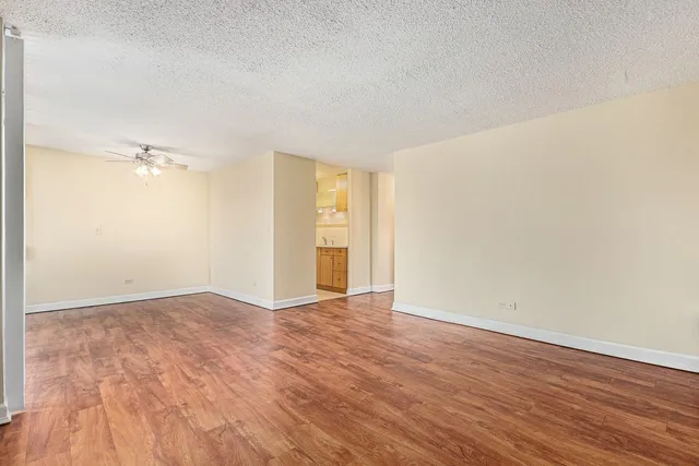 $119,900 | 1043 South York Road, Unit 202, Bensenville, IL 60106