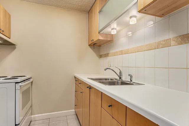 $119,900 | 1043 South York Road, Unit 202, Bensenville, IL 60106