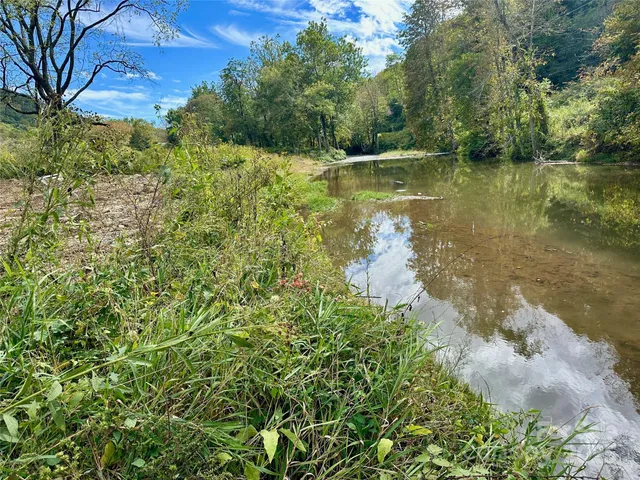 $169,900 | 2 Highland River Parkway, Unit 2, Newland, NC 28657