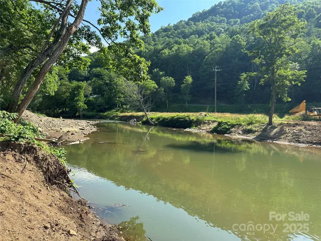 $169,900 | 2 Highland River Parkway, Unit 2, Newland, NC 28657