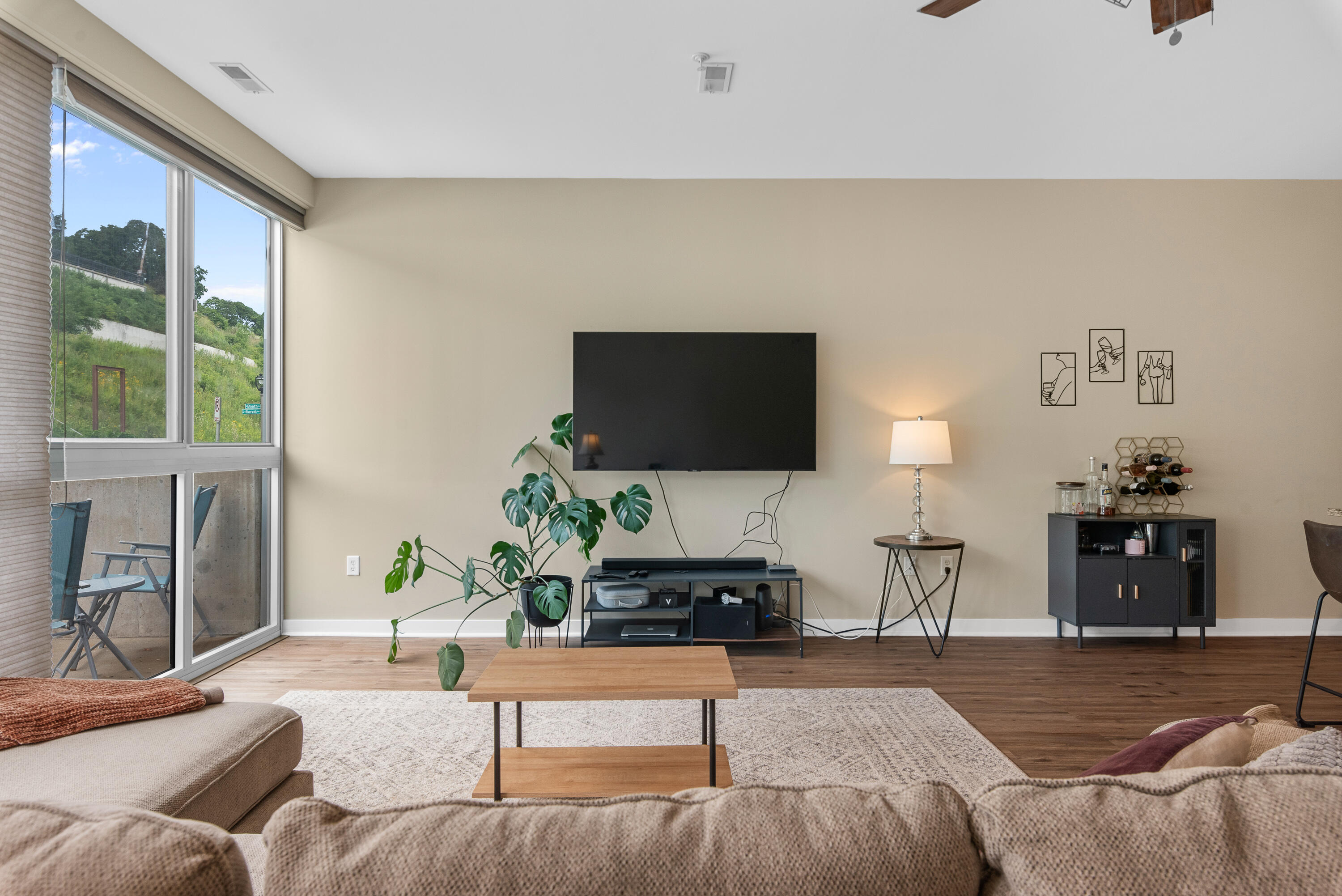 1902 North Commerce Street, Unit 102 Milwaukee, WI 53212 - Photo 5 of 28 Living Space