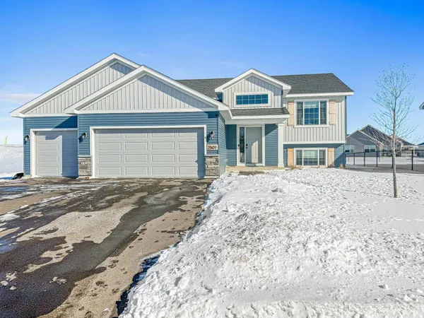 $399,900 | 2501 Pioneer Trail, Buffalo, MN 55313