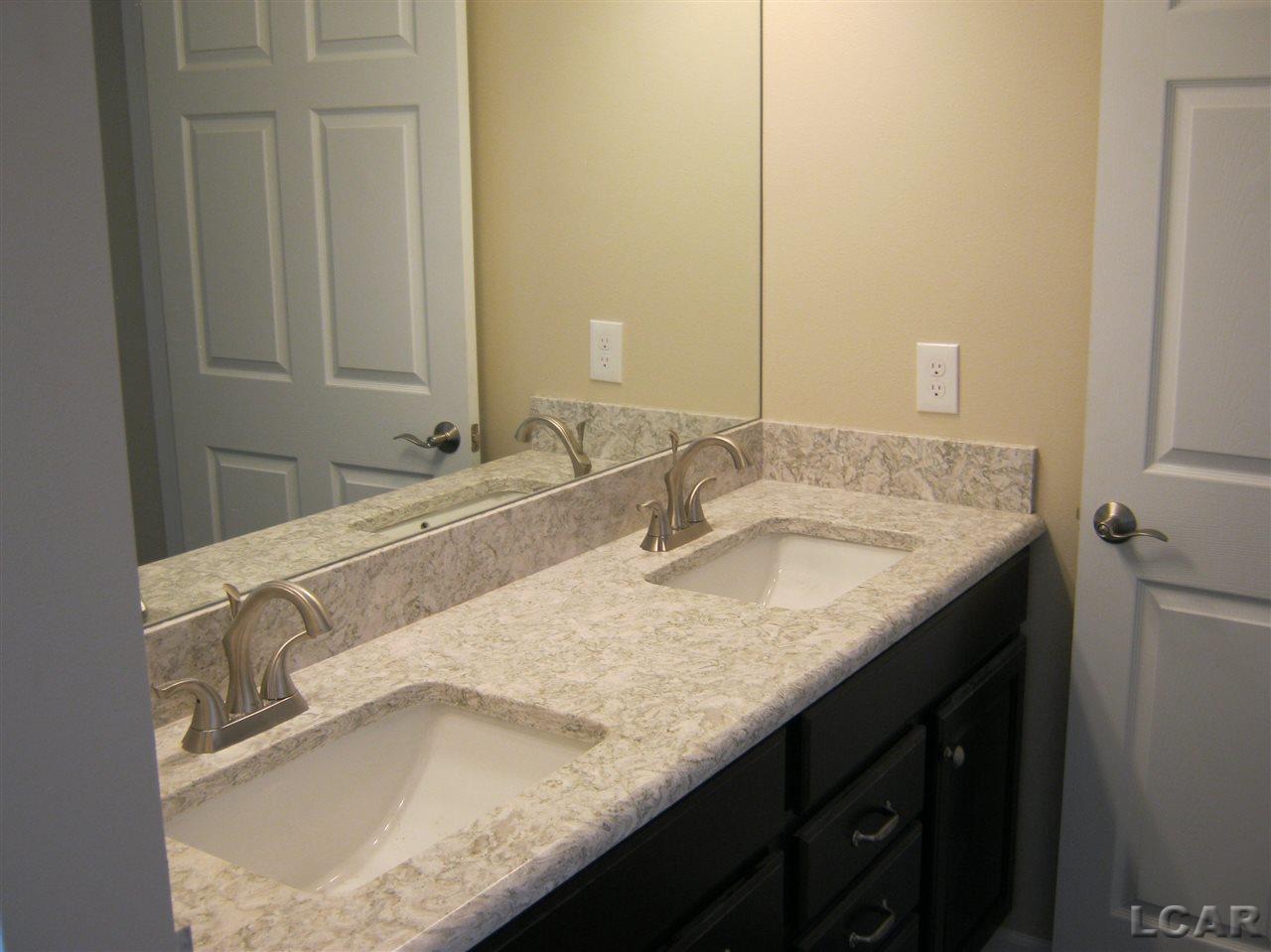 4205 Evergreen Road Adrian, MI 49221 - Photo 13 of 14 31343224-12.JPG