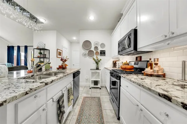 $2,800 | 345 Twin Creeks Drive, Garland, TX 75040