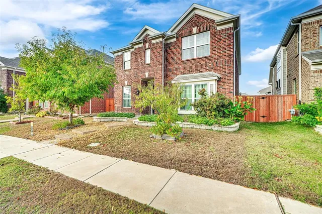 $2,800 | 345 Twin Creeks Drive, Garland, TX 75040