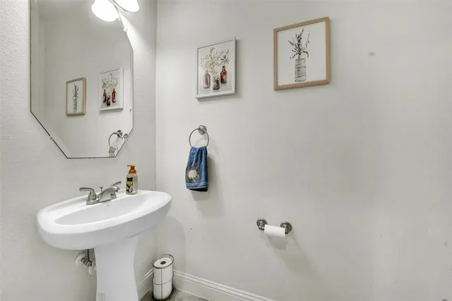 $2,800 | 345 Twin Creeks Drive, Garland, TX 75040