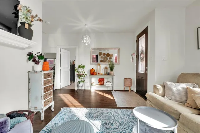 $2,800 | 345 Twin Creeks Drive, Garland, TX 75040