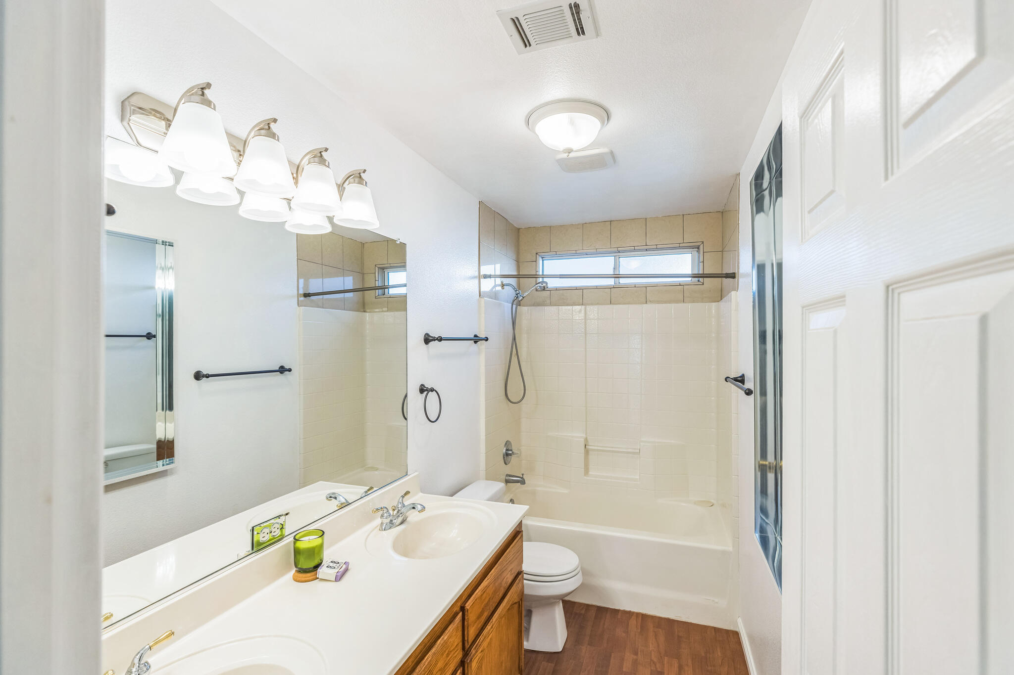 5146 Turnstone Circle Guadalupe, CA 93434 - Photo 13 of 21 a bath room with a bath tub and a shower