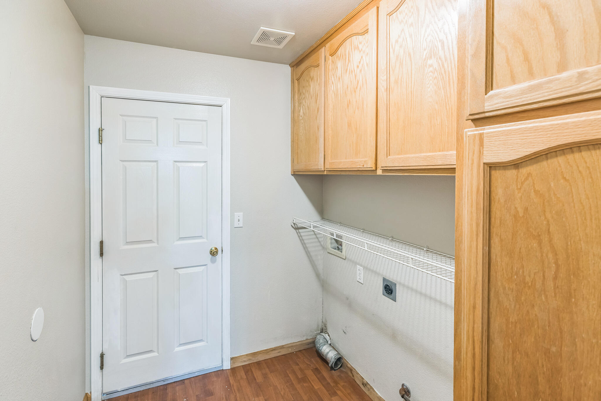5146 Turnstone Circle Guadalupe, CA 93434 - Photo 14 of 21 a view of walk in closet with window
