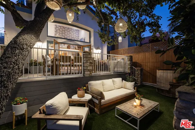 $2,950,000 | 439 Carroll Canal, Venice, CA 90291