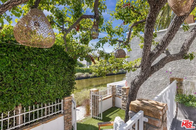 $2,950,000 | 439 Carroll Canal, Venice, CA 90291