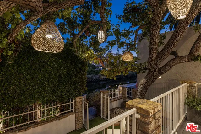 $2,950,000 | 439 Carroll Canal, Venice, CA 90291