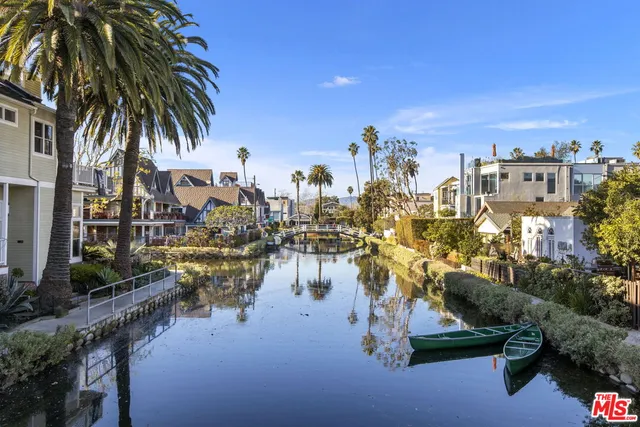 $2,950,000 | 439 Carroll Canal, Venice, CA 90291