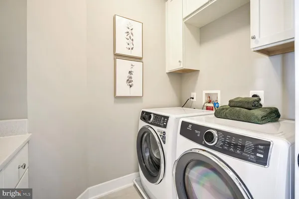 $859,900 | 2521 Farmstead Drive, Unit 106, Rockville, MD 20850