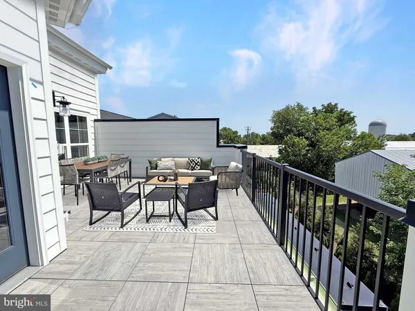 $859,900 | 2521 Farmstead Drive, Unit 106, Rockville, MD 20850