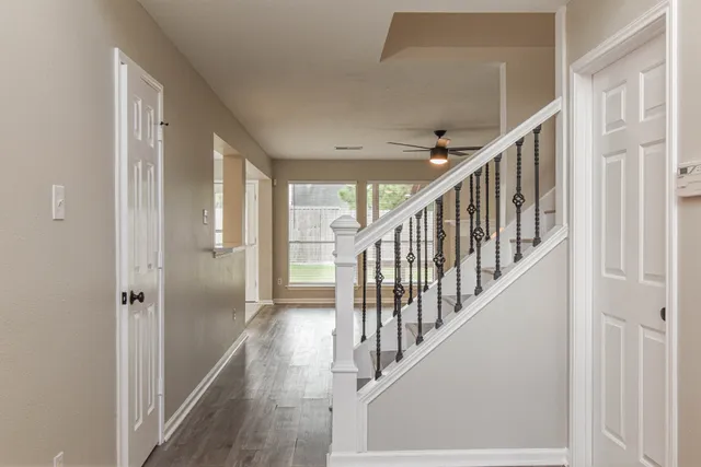 a view of an entryway with a livingroom
