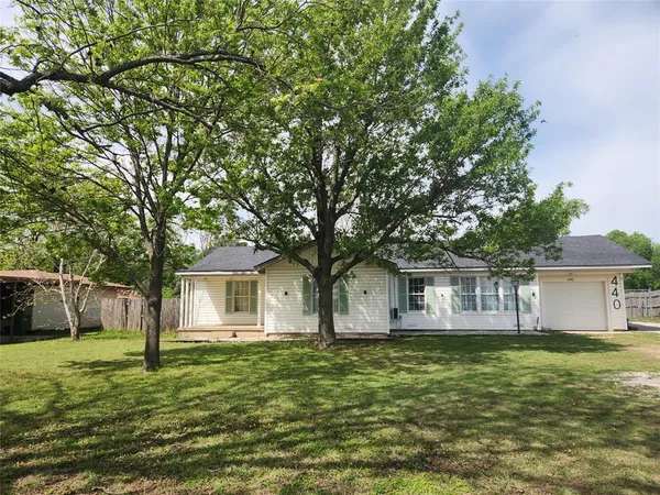 $1,750 | 440 South Main Street, Springtown, TX 76082