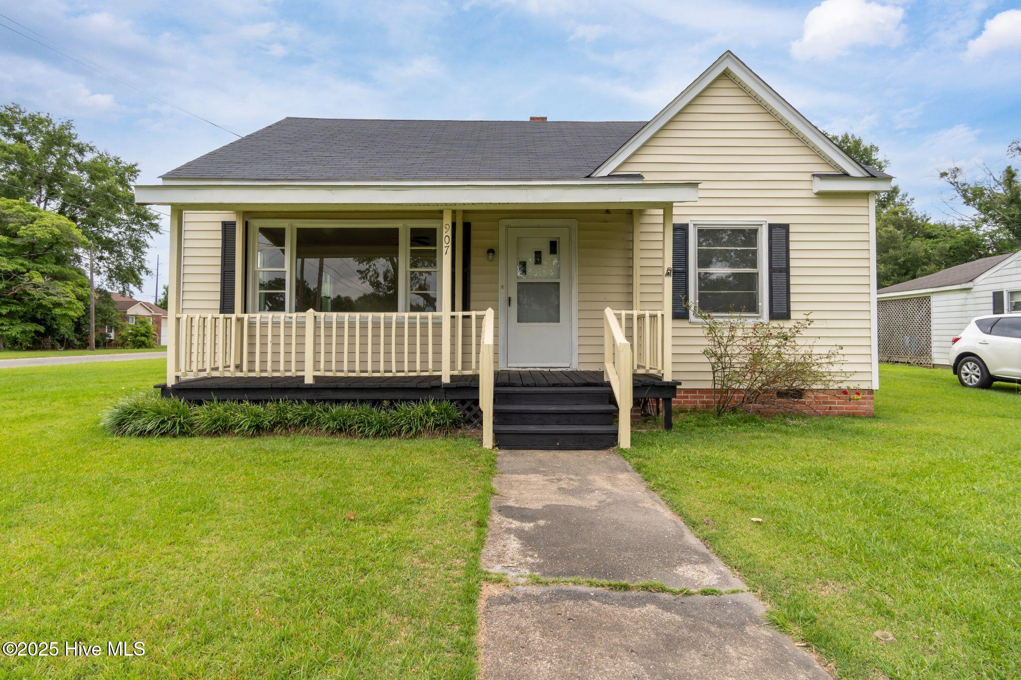 907 Sycamore Avenue Kinston, NC 28504 - Photo 1 of 26 907 Sycamore-3
