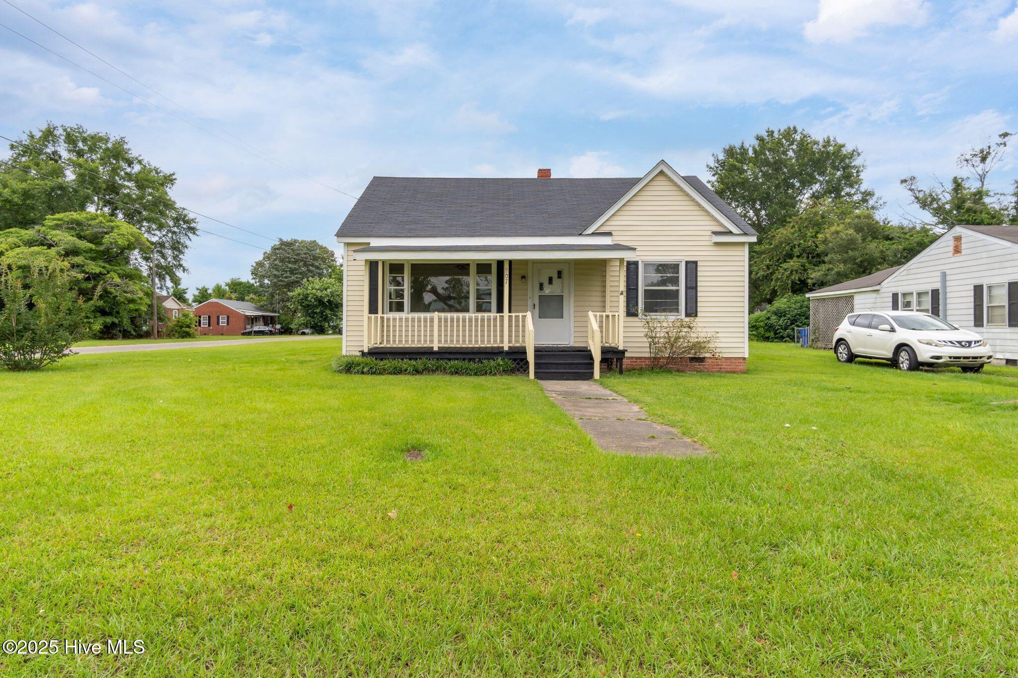 907 Sycamore Avenue Kinston, NC 28504 - Photo 2 of 26 907 Sycamore-1